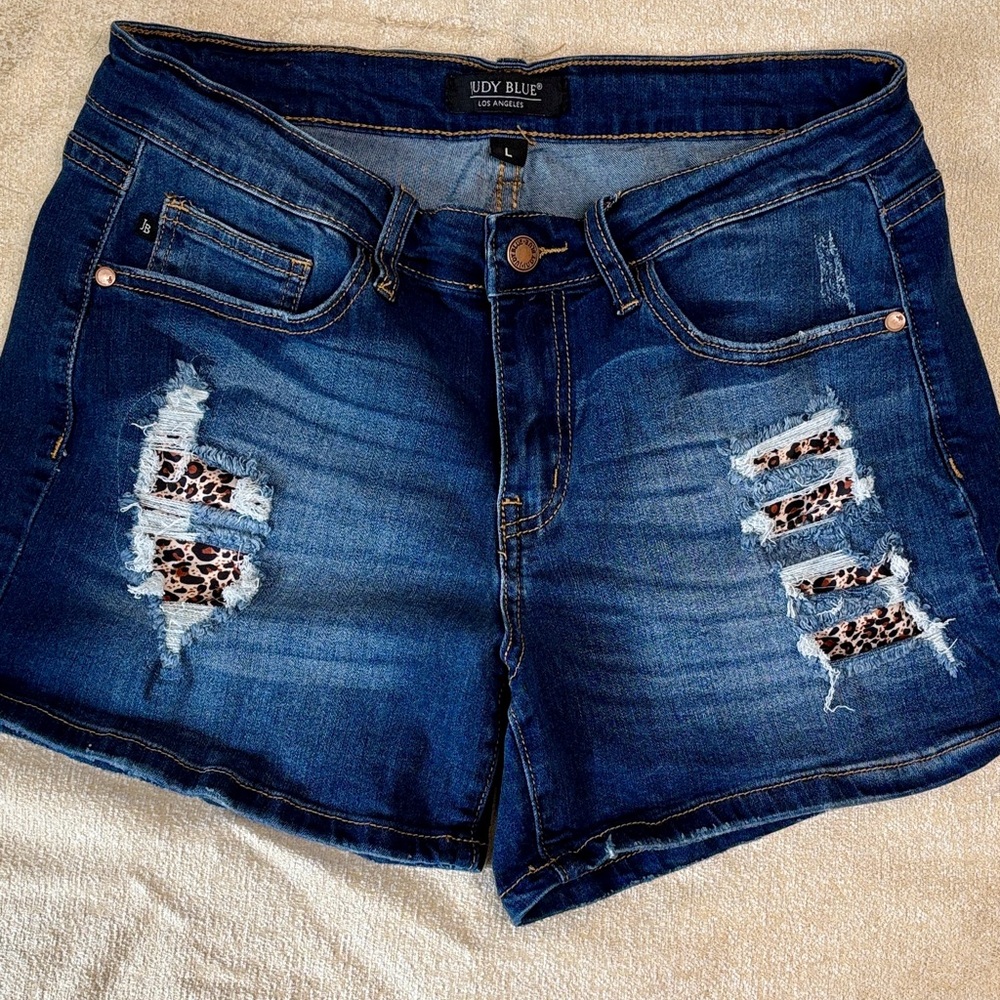 Judy Blue Leopard Patch Distressed Denim Shorts Size L Dark‎ Wash Stretch